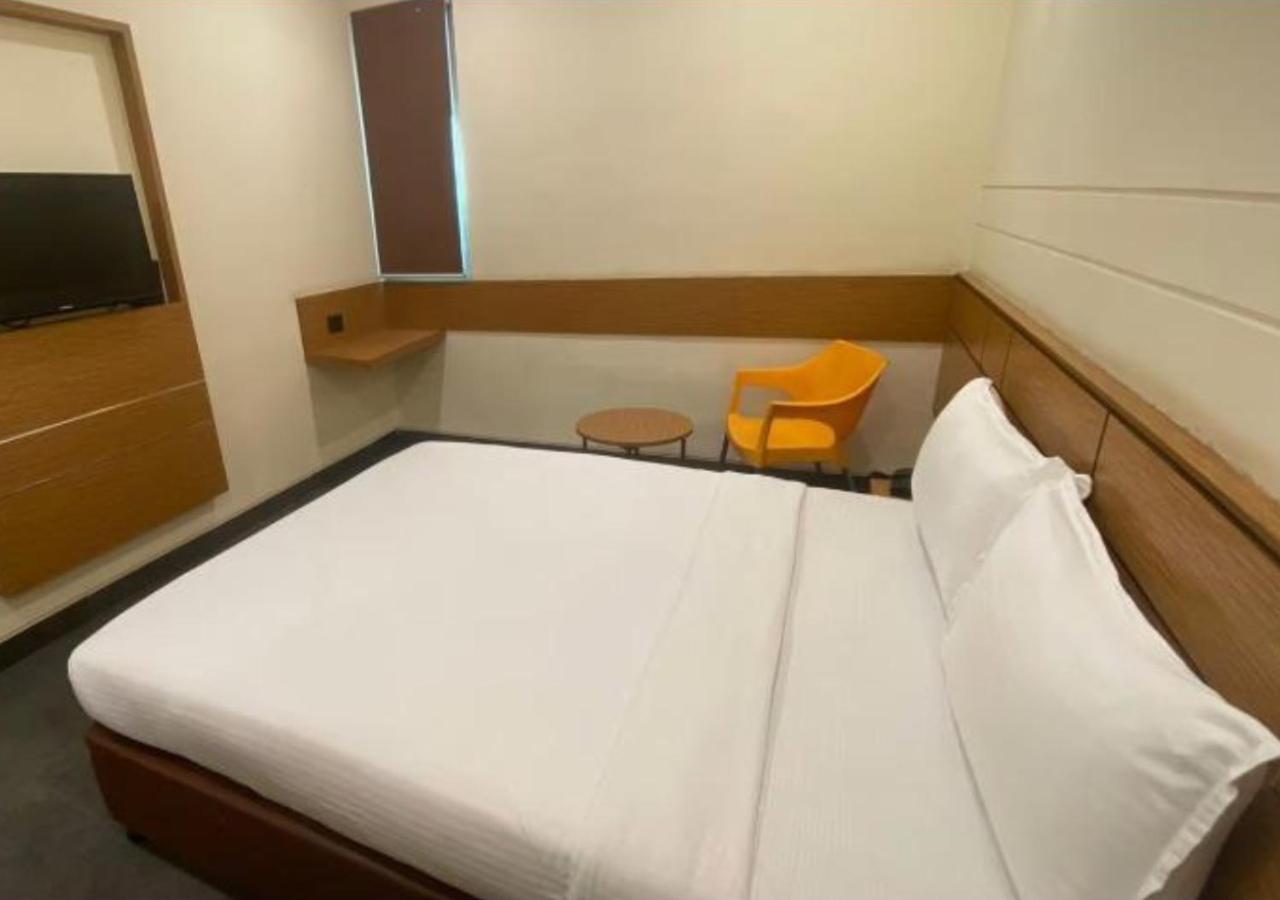 Max Hotels Prayagraj Extérieur photo