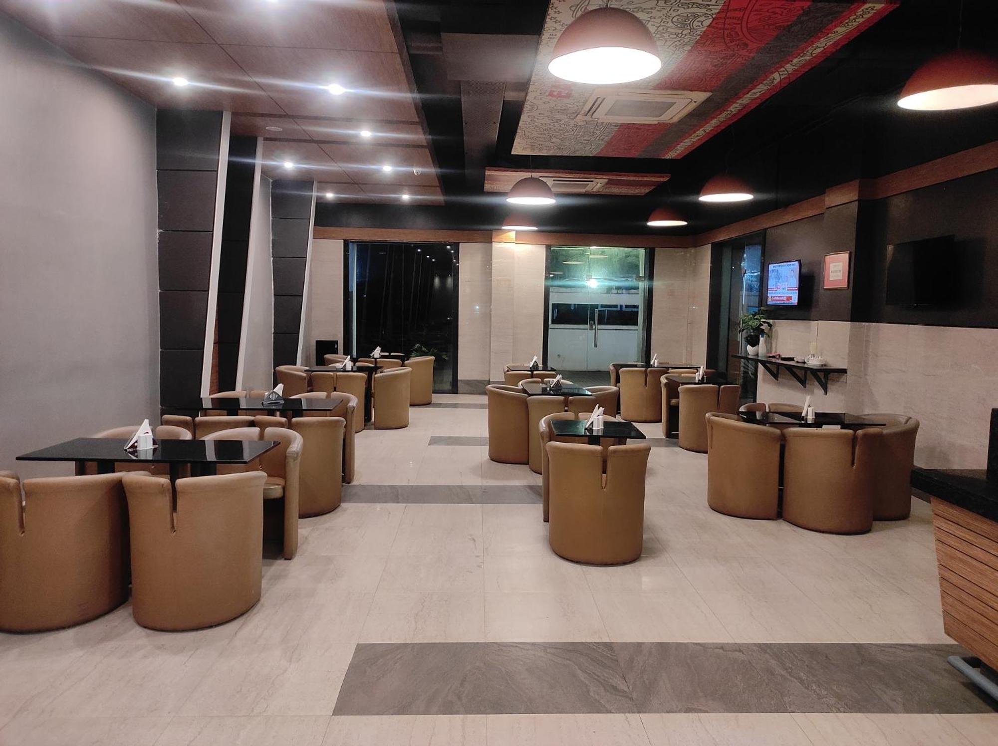 Max Hotels Prayagraj Extérieur photo